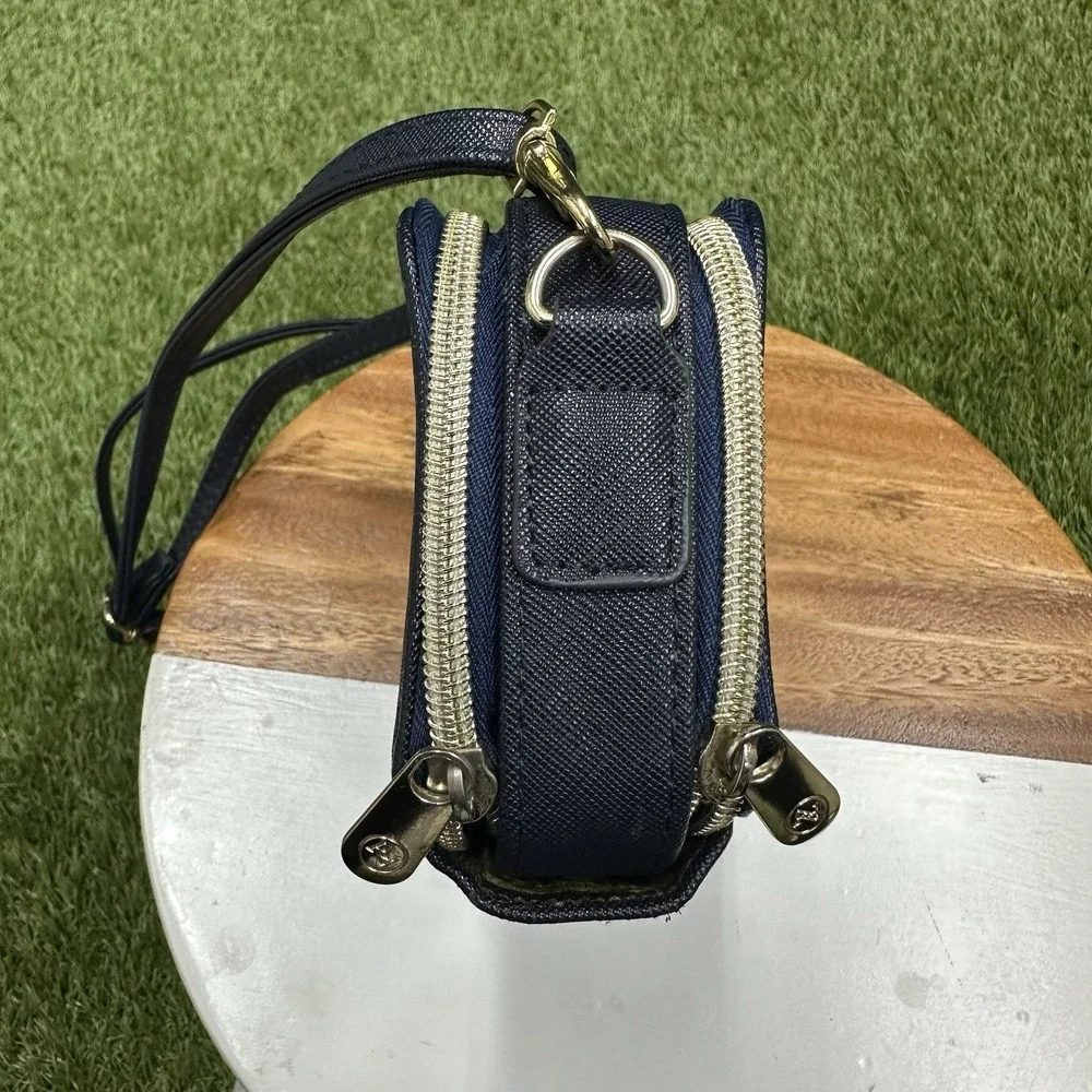 ADRIENNE VITTADINI Charging Wallet Crossbody RFID Protection NAVY SAFFIANO‎ - Picture 5 of 14